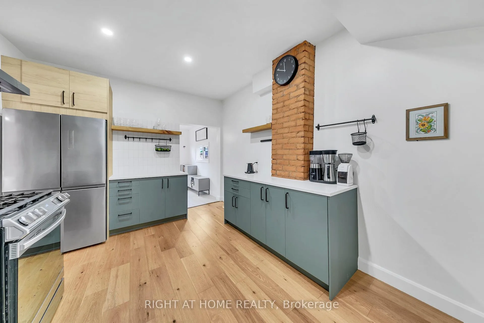 Photo 15 of 501 Ferguson Avenue N, Hamilton, North End — HOMEH