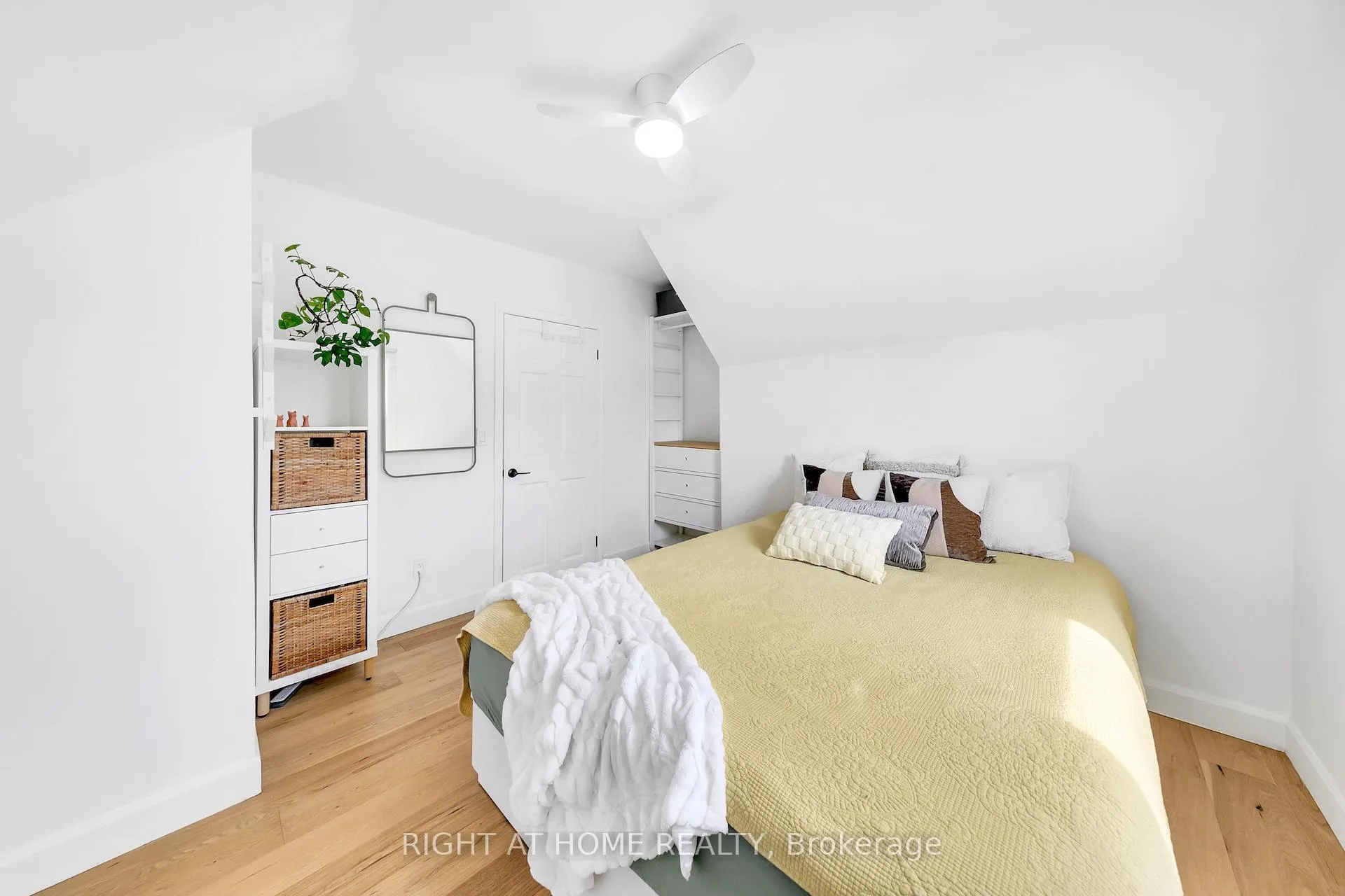 Photo 21 of 501 Ferguson Avenue N, Hamilton, North End — HOMEH