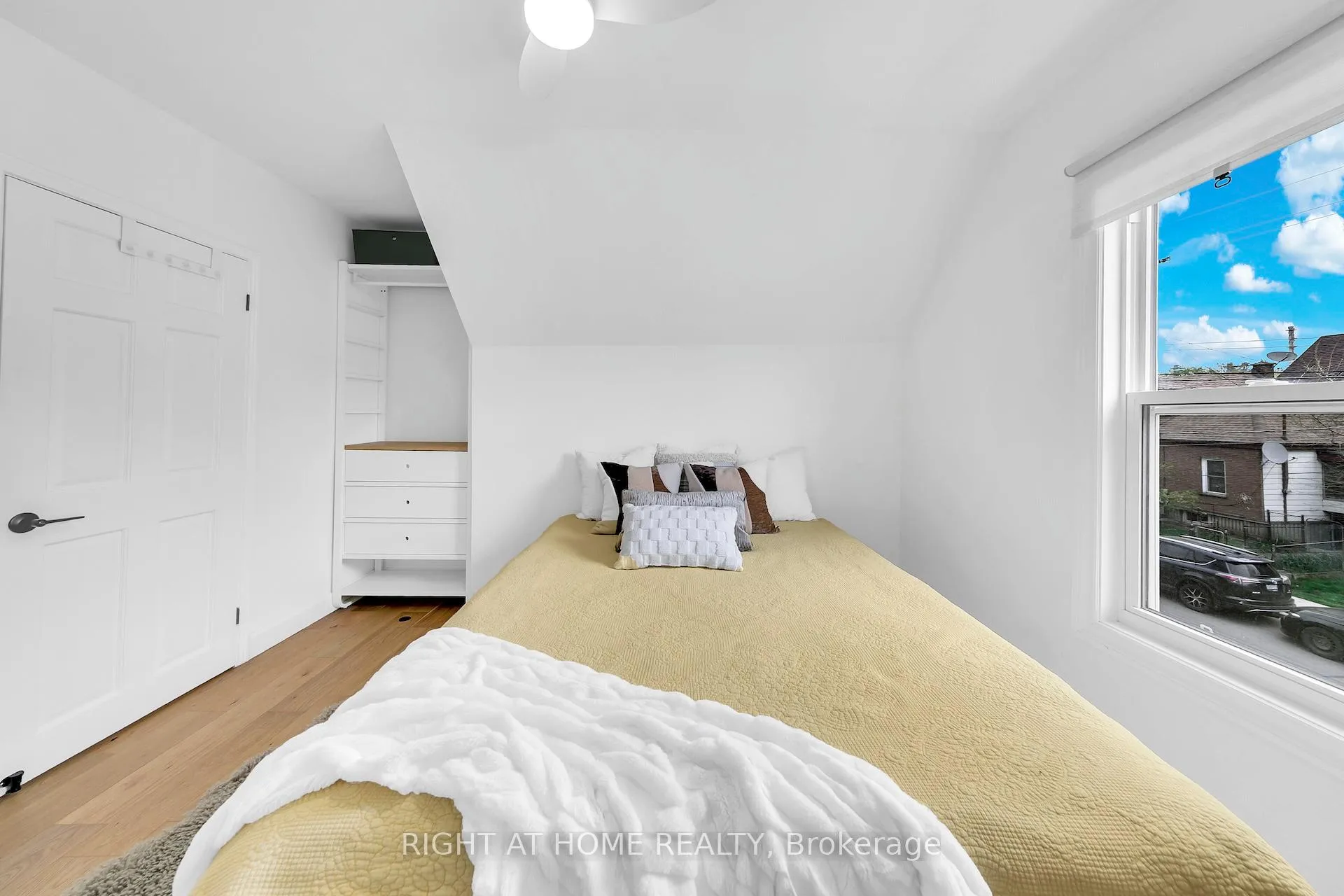 Photo 23 of 501 Ferguson Avenue N, Hamilton, North End — HOMEH