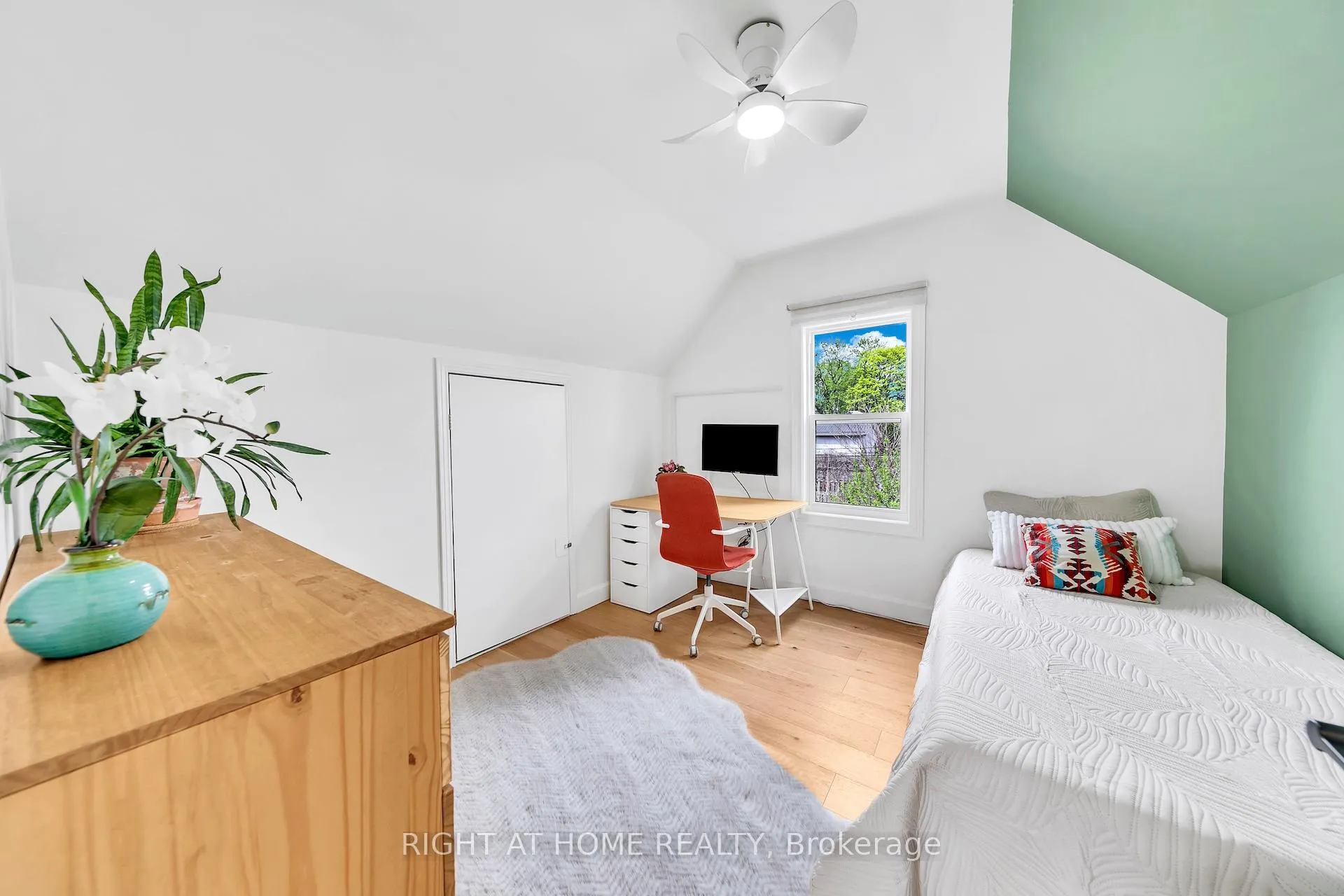 Photo 26 of 501 Ferguson Avenue N, Hamilton, North End — HOMEH