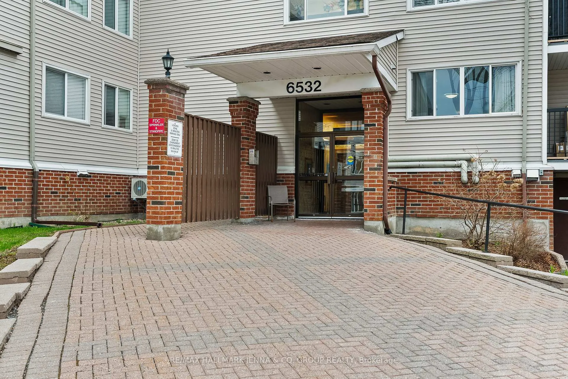 Photo 2 of Unit 114, 6532 Bilberry Drive, Ottawa, Orleans Wood — HOMEH