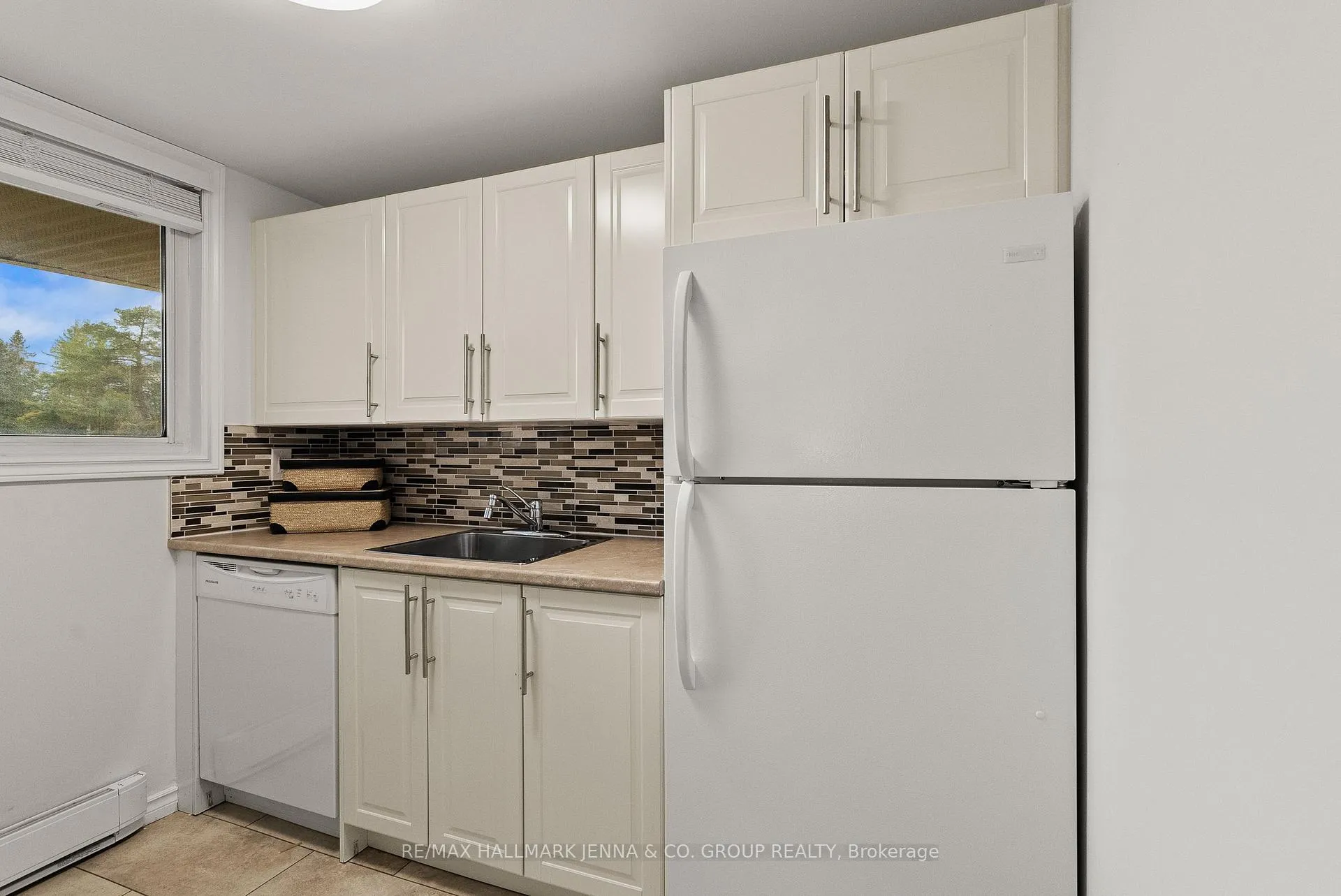 Photo 11 of Unit 114, 6532 Bilberry Drive, Ottawa, Orleans Wood — HOMEH