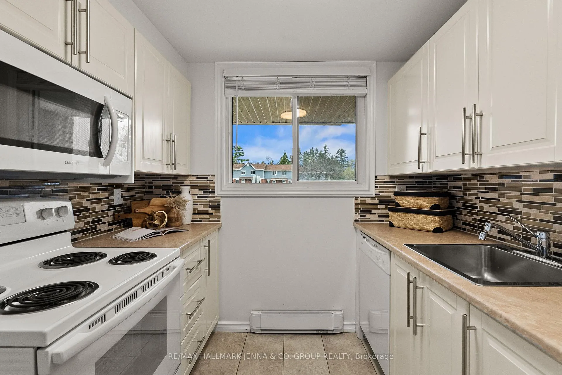 Photo 12 of Unit 114, 6532 Bilberry Drive, Ottawa, Orleans Wood — HOMEH