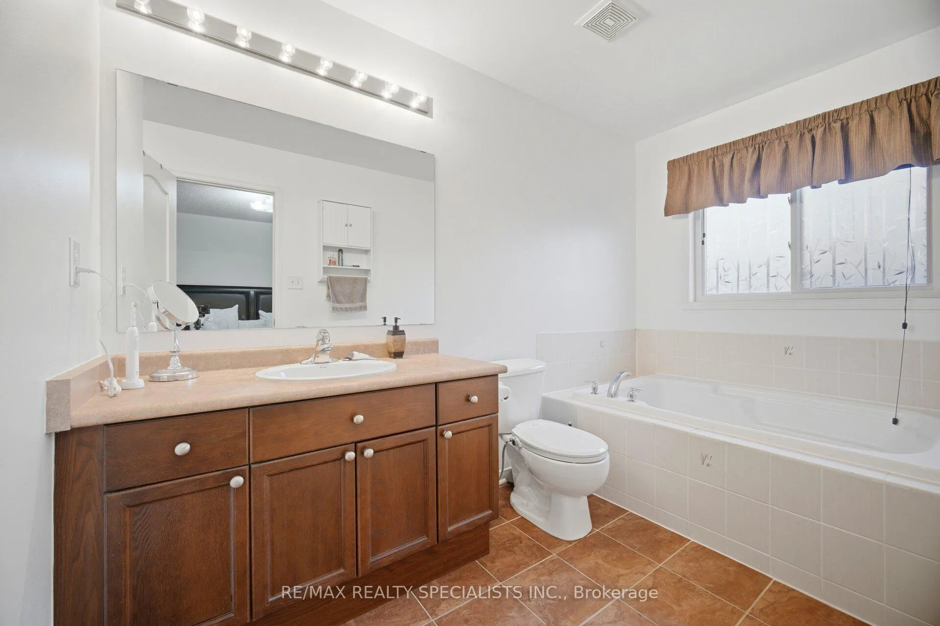 Photo 9 of 44 Galtee Road, Brampton, Credit Valley — HOMEH