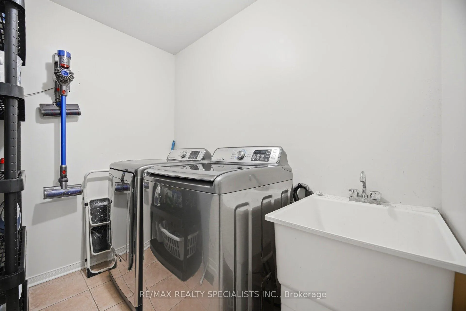 Photo 13 of 44 Galtee Road, Brampton, Credit Valley — HOMEH
