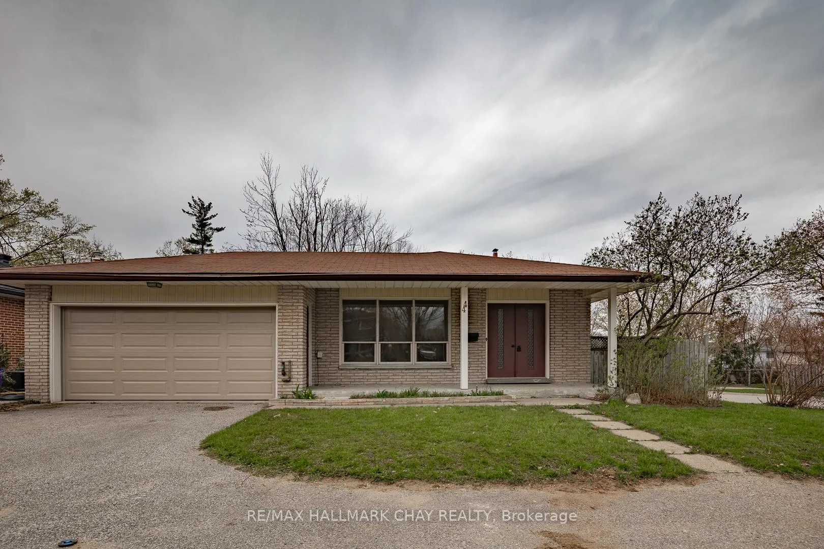 Photo 2 of 44 Marshall Street, Barrie, Allandale Heights — HOMEH