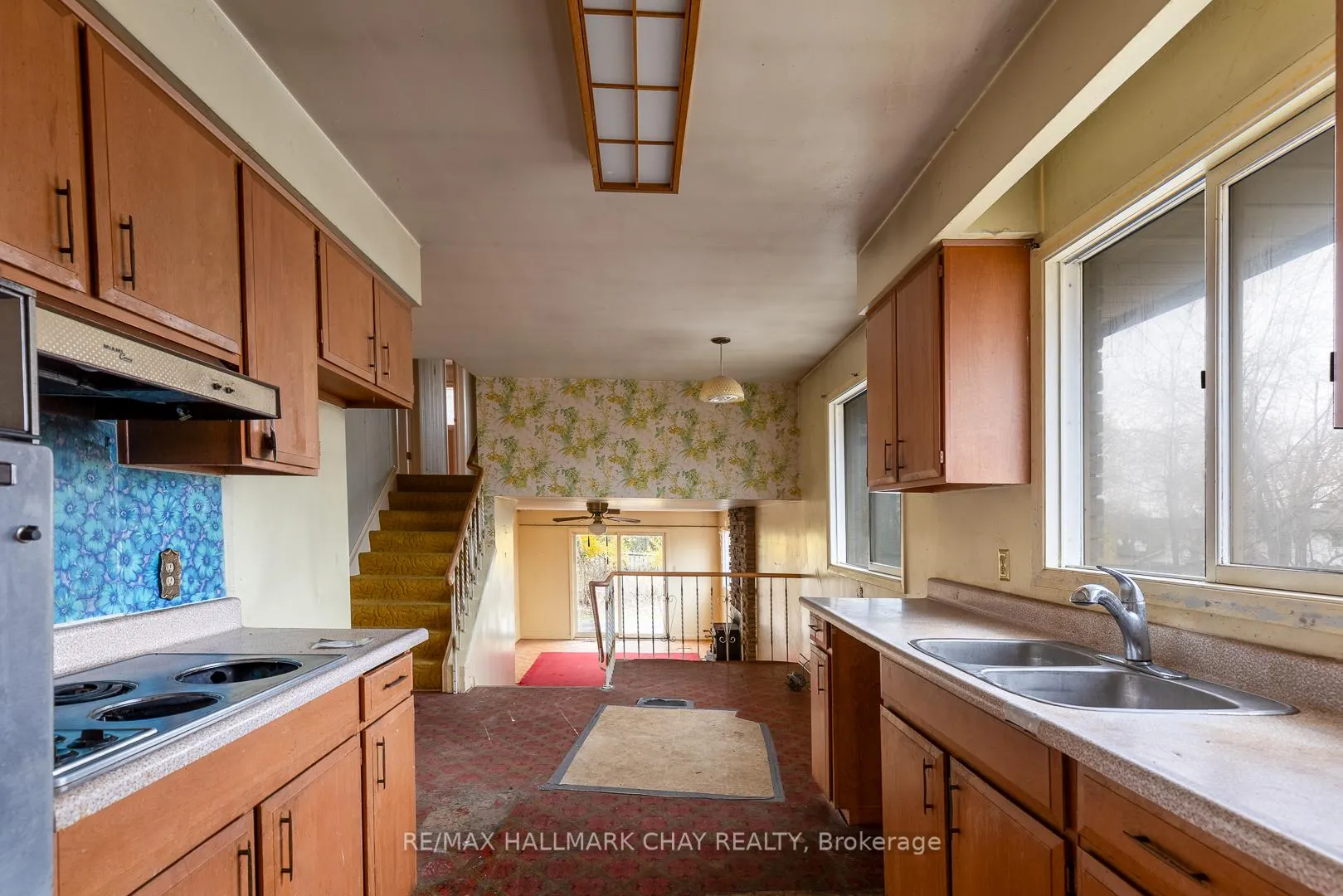 Photo 8 of 44 Marshall Street, Barrie, Allandale Heights — HOMEH