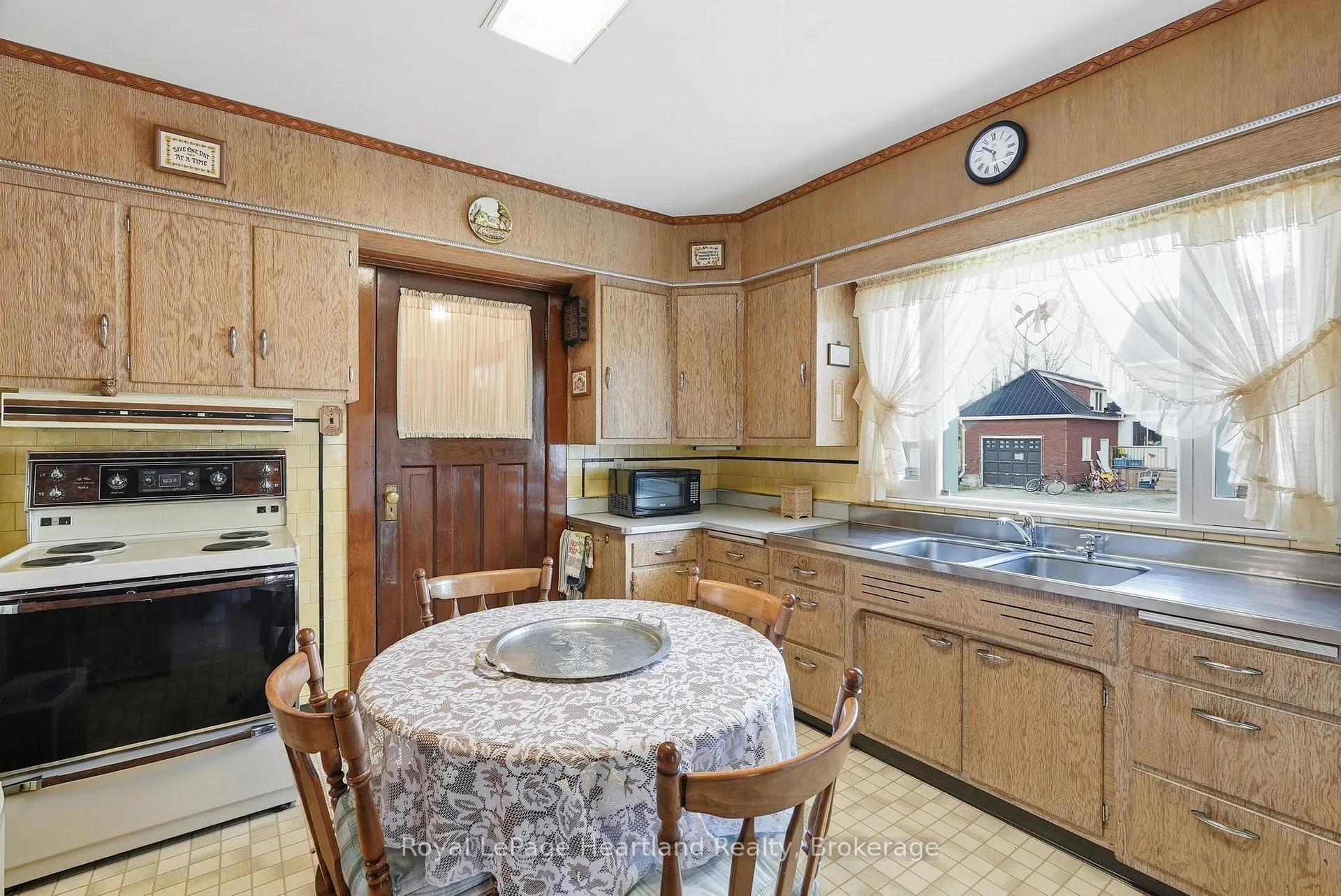 Photo 22 of 57 Elora Street N, Minto — HOMEH