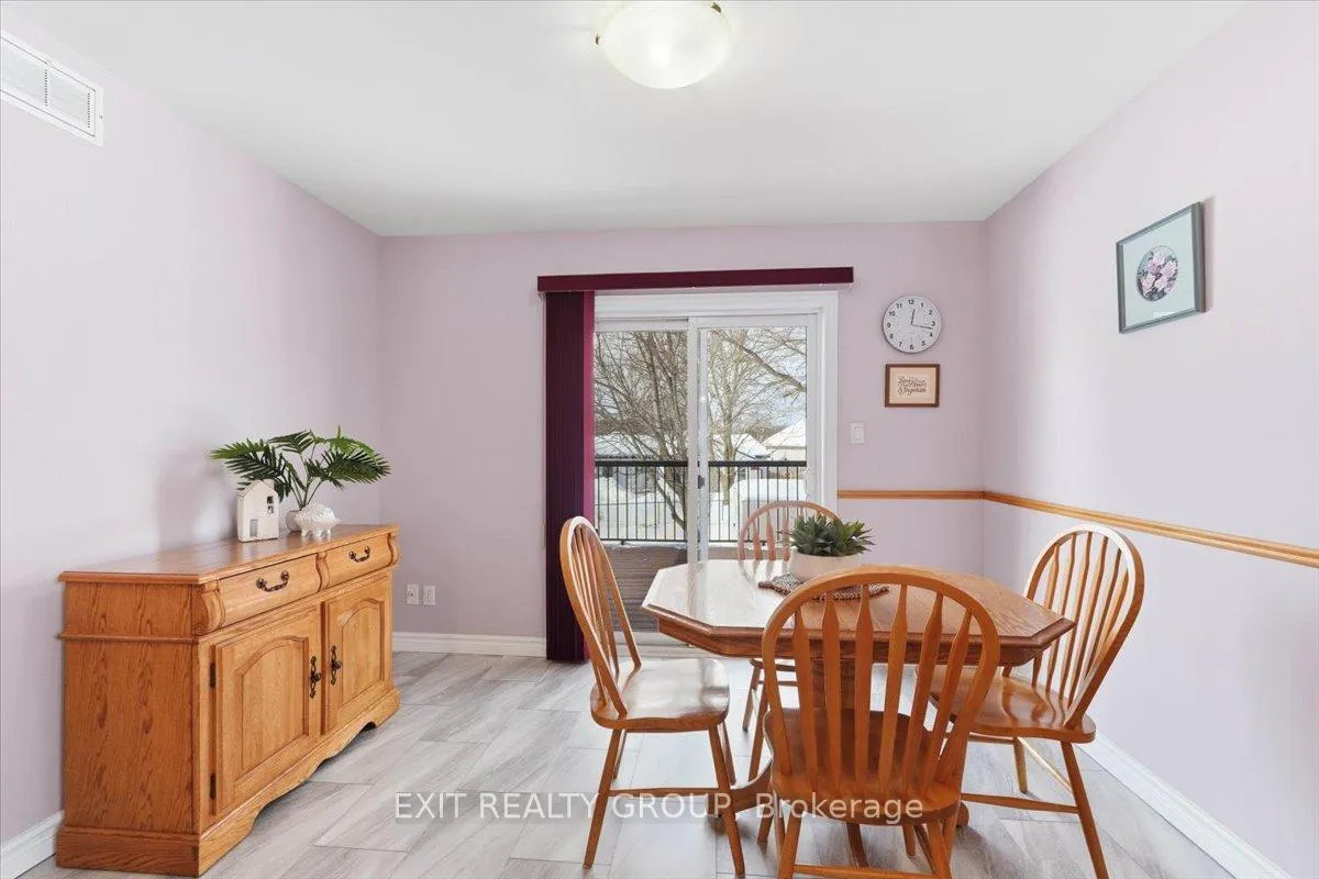 Photo 8 of 14 Stonegate Crescent, Quinte West, Frankford Ward — HOMEH