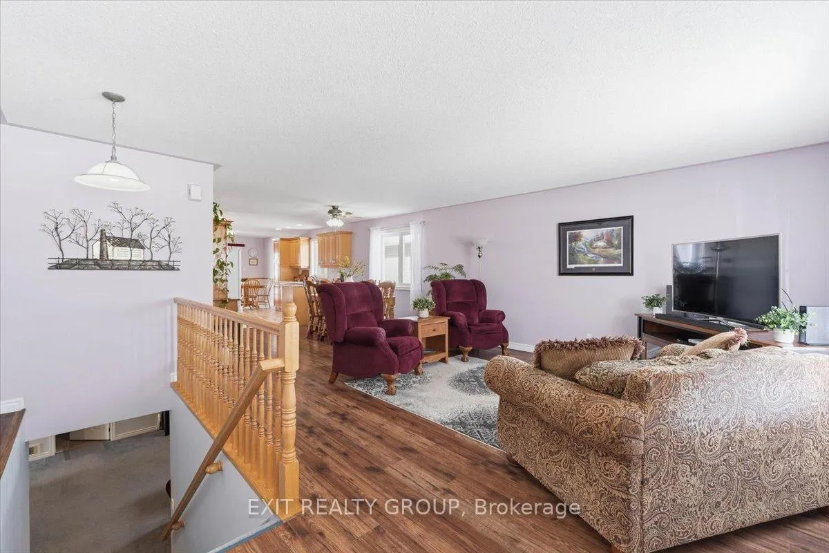 Photo 9 of 14 Stonegate Crescent, Quinte West, Frankford Ward — HOMEH