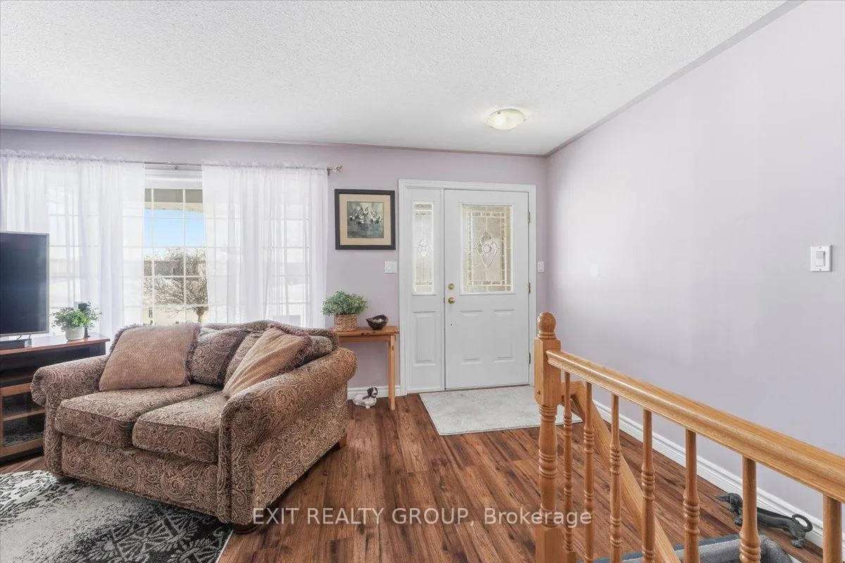 Photo 10 of 14 Stonegate Crescent, Quinte West, Frankford Ward — HOMEH