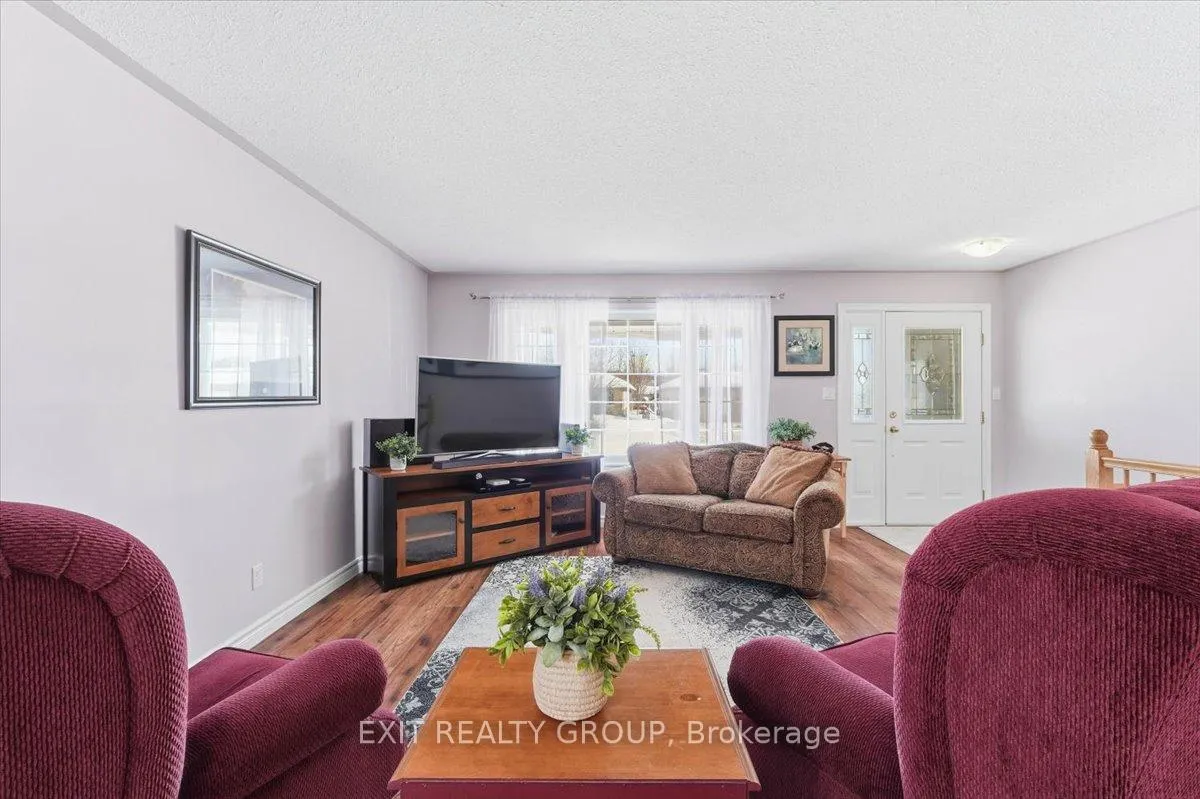 Photo 11 of 14 Stonegate Crescent, Quinte West, Frankford Ward — HOMEH