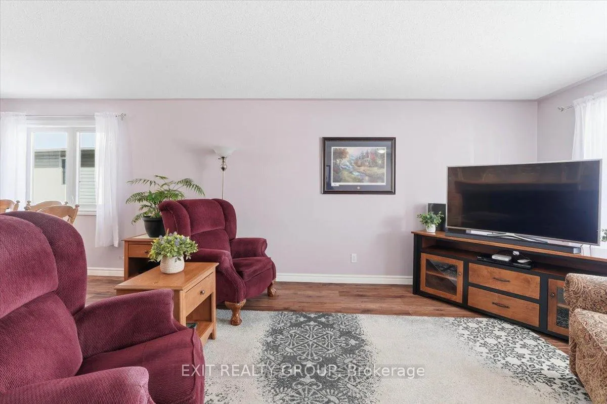 Photo 12 of 14 Stonegate Crescent, Quinte West, Frankford Ward — HOMEH