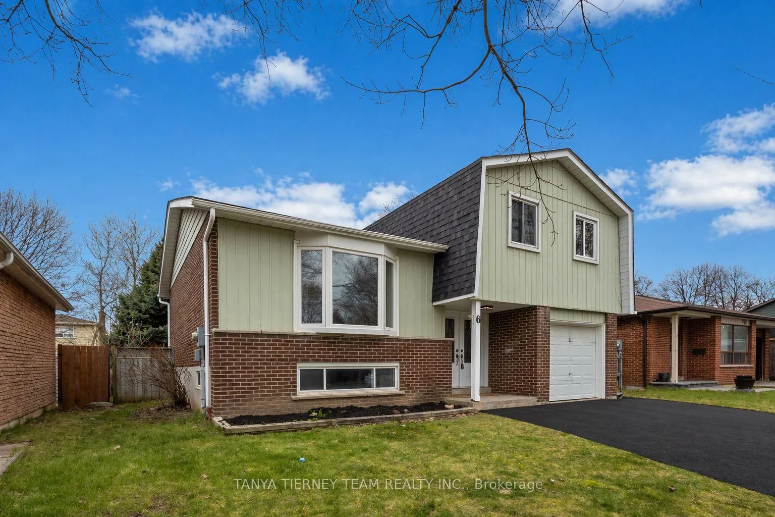 Photo 2 of 6 Gershwin Court, Whitby, Lynde Creek — HOMEH