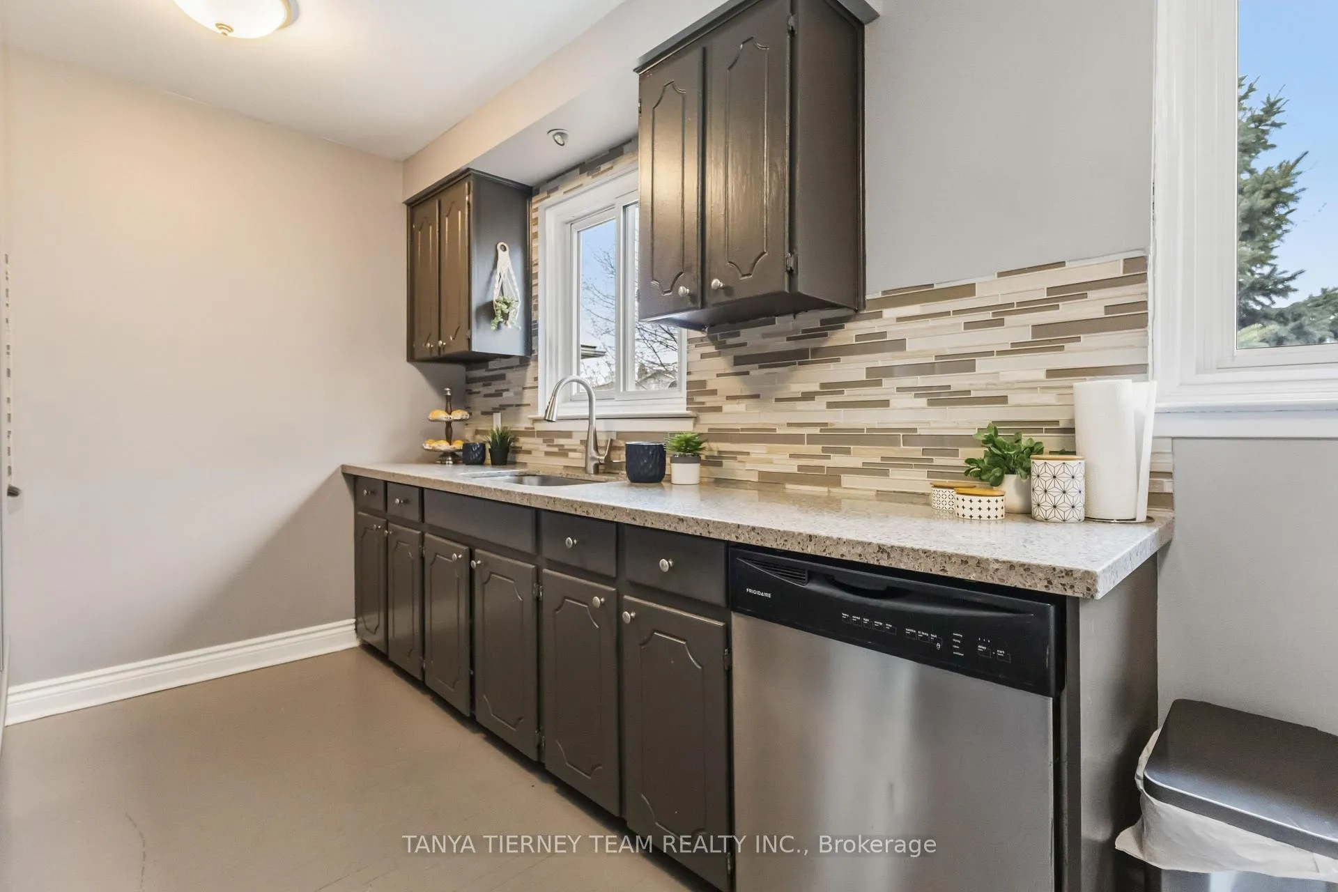 Photo 18 of 6 Gershwin Court, Whitby, Lynde Creek — HOMEH