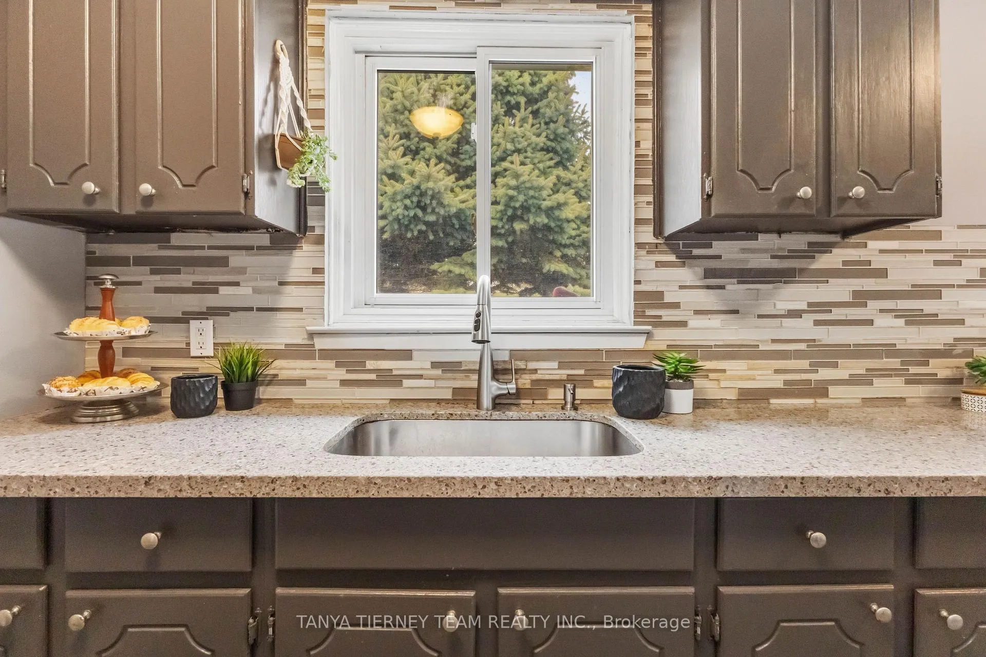 Photo 22 of 6 Gershwin Court, Whitby, Lynde Creek — HOMEH