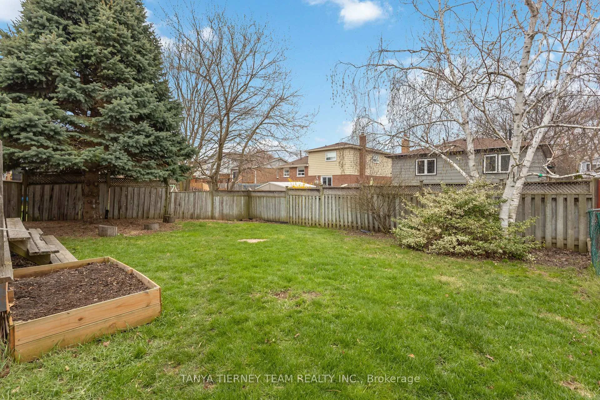 Photo 46 of 6 Gershwin Court, Whitby, Lynde Creek — HOMEH