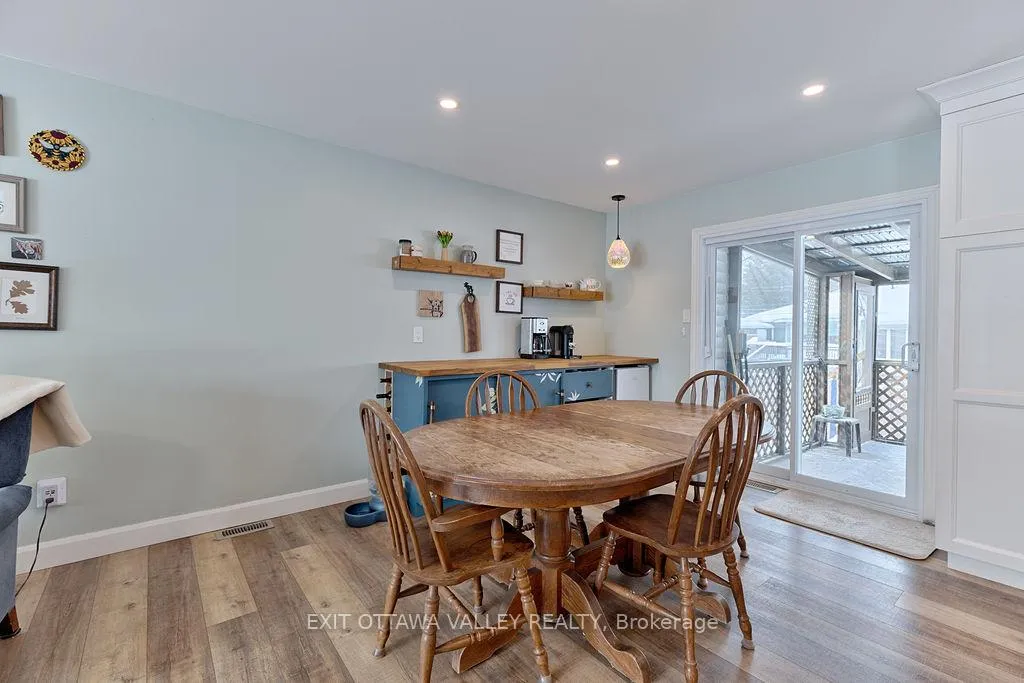Photo 8 of 23 Lisa Crescent W, Petawawa — HOMEH