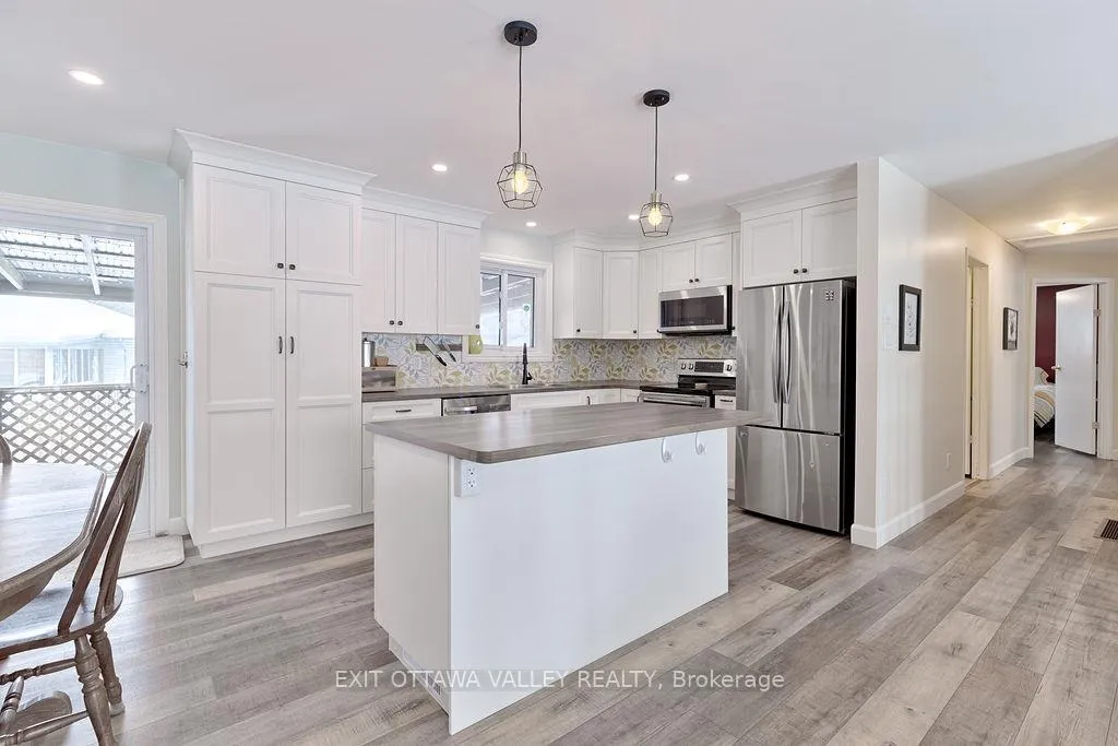 Photo 9 of 23 Lisa Crescent W, Petawawa — HOMEH