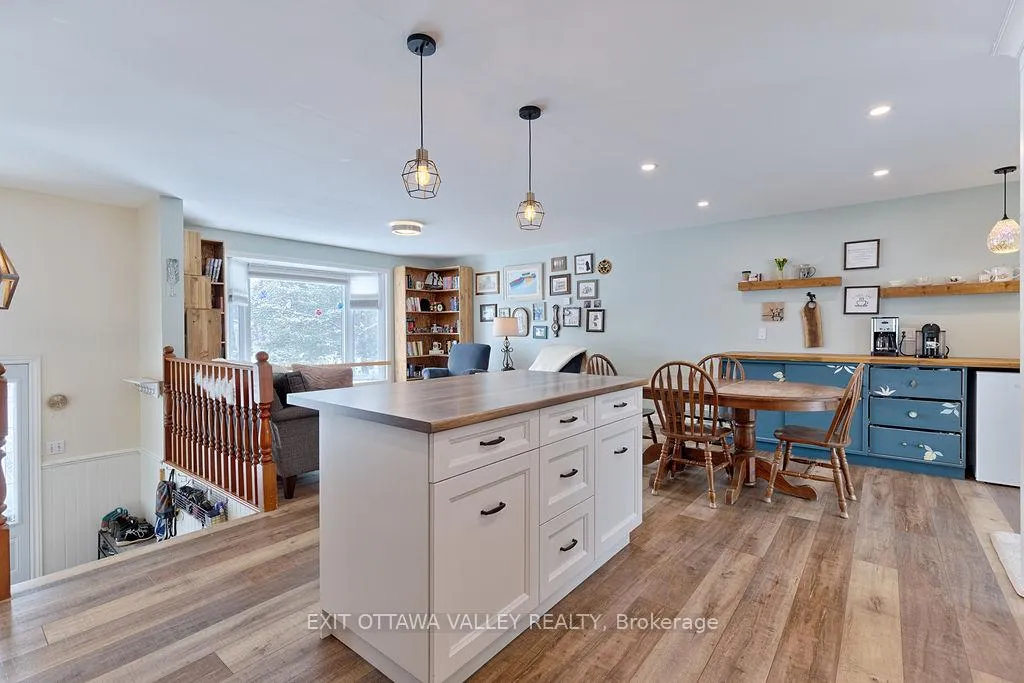 Photo 14 of 23 Lisa Crescent W, Petawawa — HOMEH