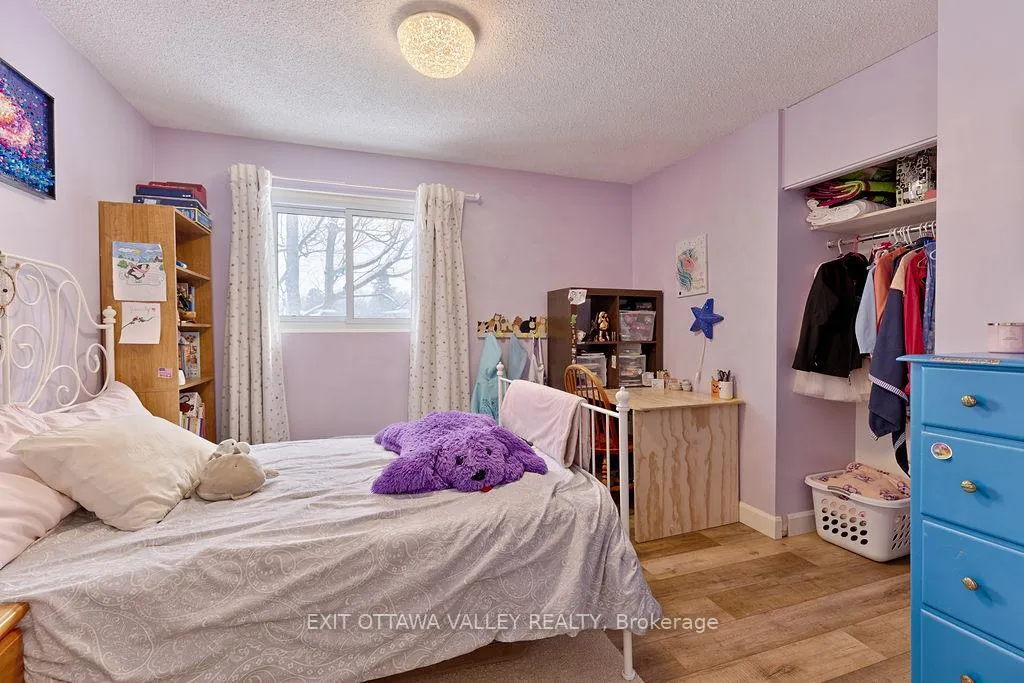 Photo 18 of 23 Lisa Crescent W, Petawawa — HOMEH