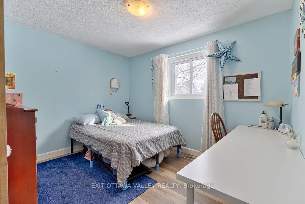 Photo 19 of 23 Lisa Crescent W, Petawawa — HOMEH