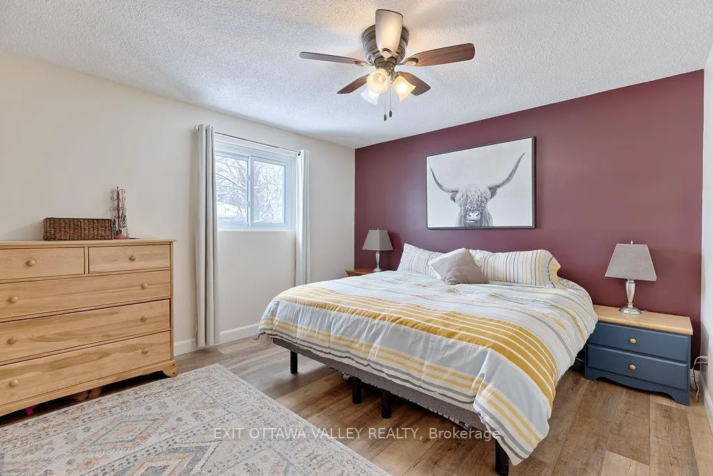 Photo 21 of 23 Lisa Crescent W, Petawawa — HOMEH