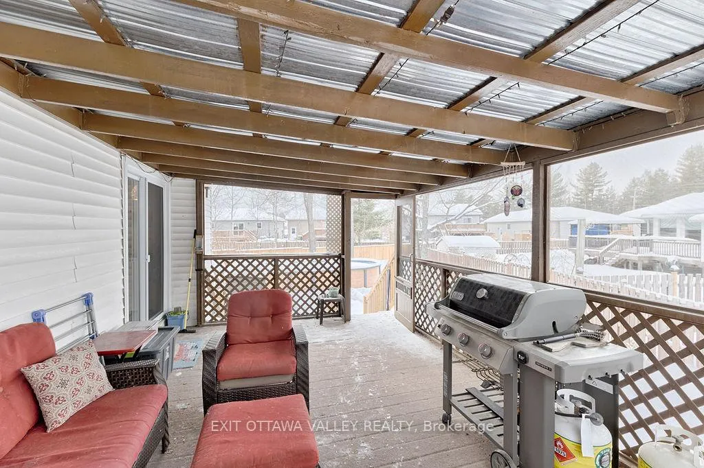 Photo 33 of 23 Lisa Crescent W, Petawawa — HOMEH
