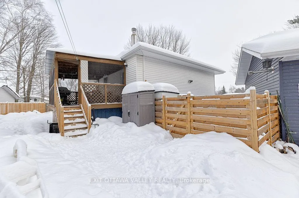 Photo 34 of 23 Lisa Crescent W, Petawawa — HOMEH