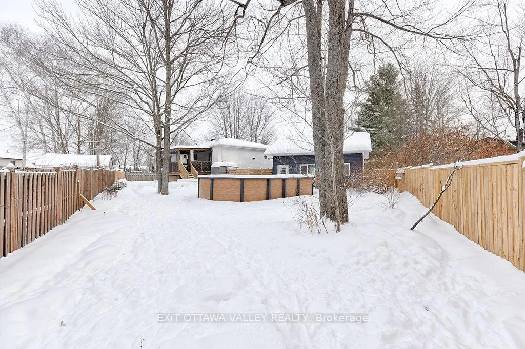 Photo 35 of 23 Lisa Crescent W, Petawawa — HOMEH