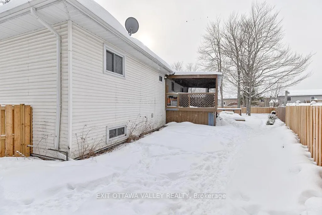 Photo 38 of 23 Lisa Crescent W, Petawawa — HOMEH