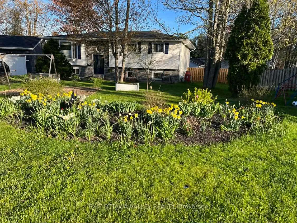 Photo 43 of 23 Lisa Crescent W, Petawawa — HOMEH