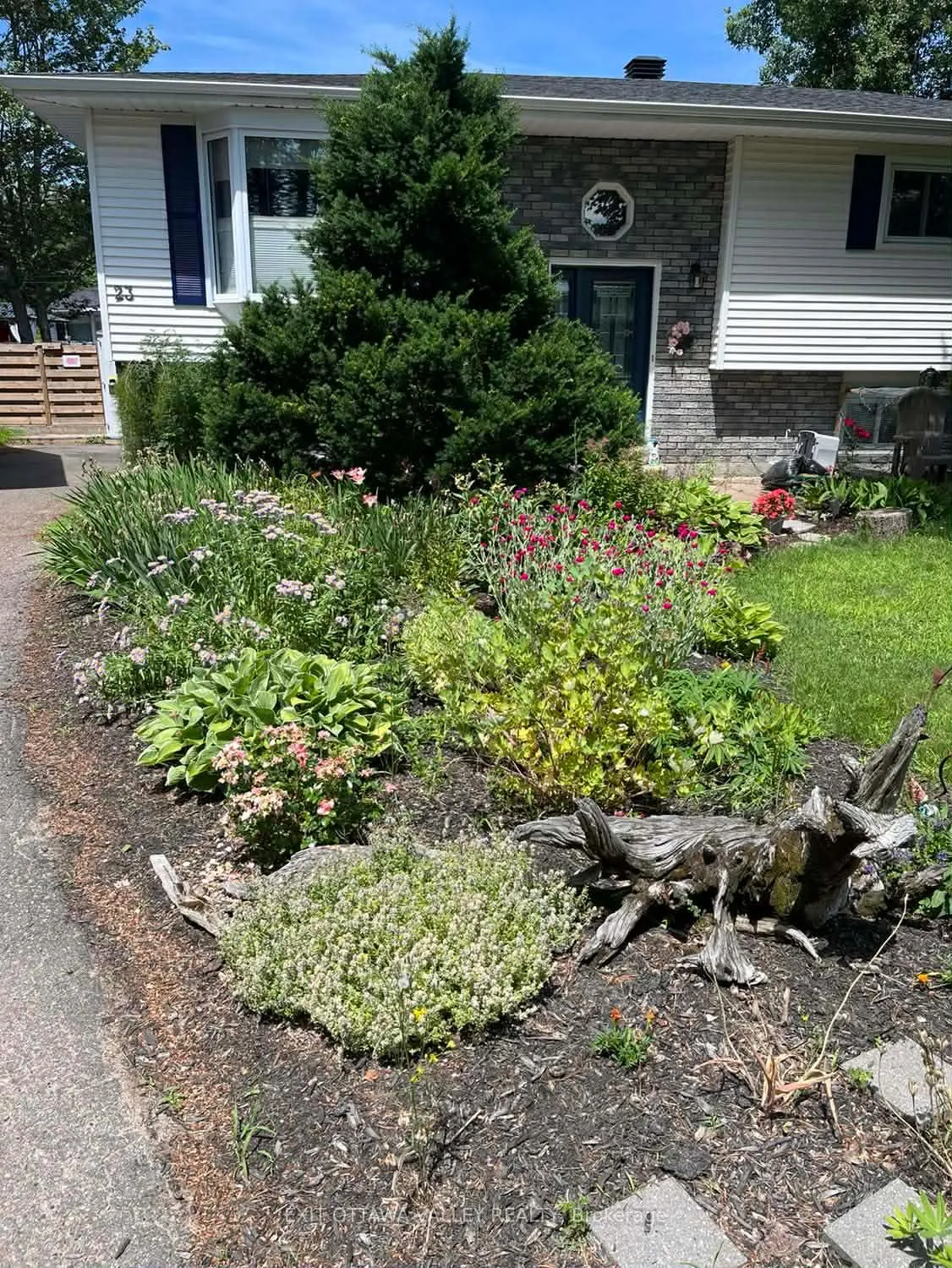 Photo 46 of 23 Lisa Crescent W, Petawawa — HOMEH