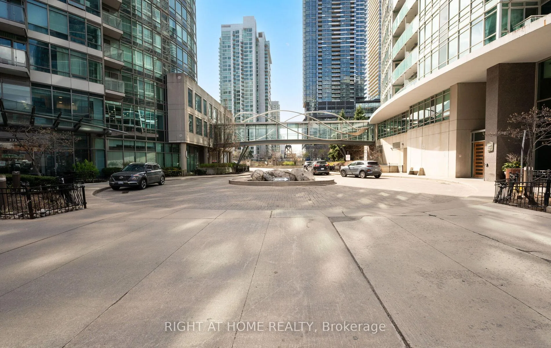 Photo 3 of Unit 803, 373 Front Street W, Toronto, Waterfront Communities — HOMEH