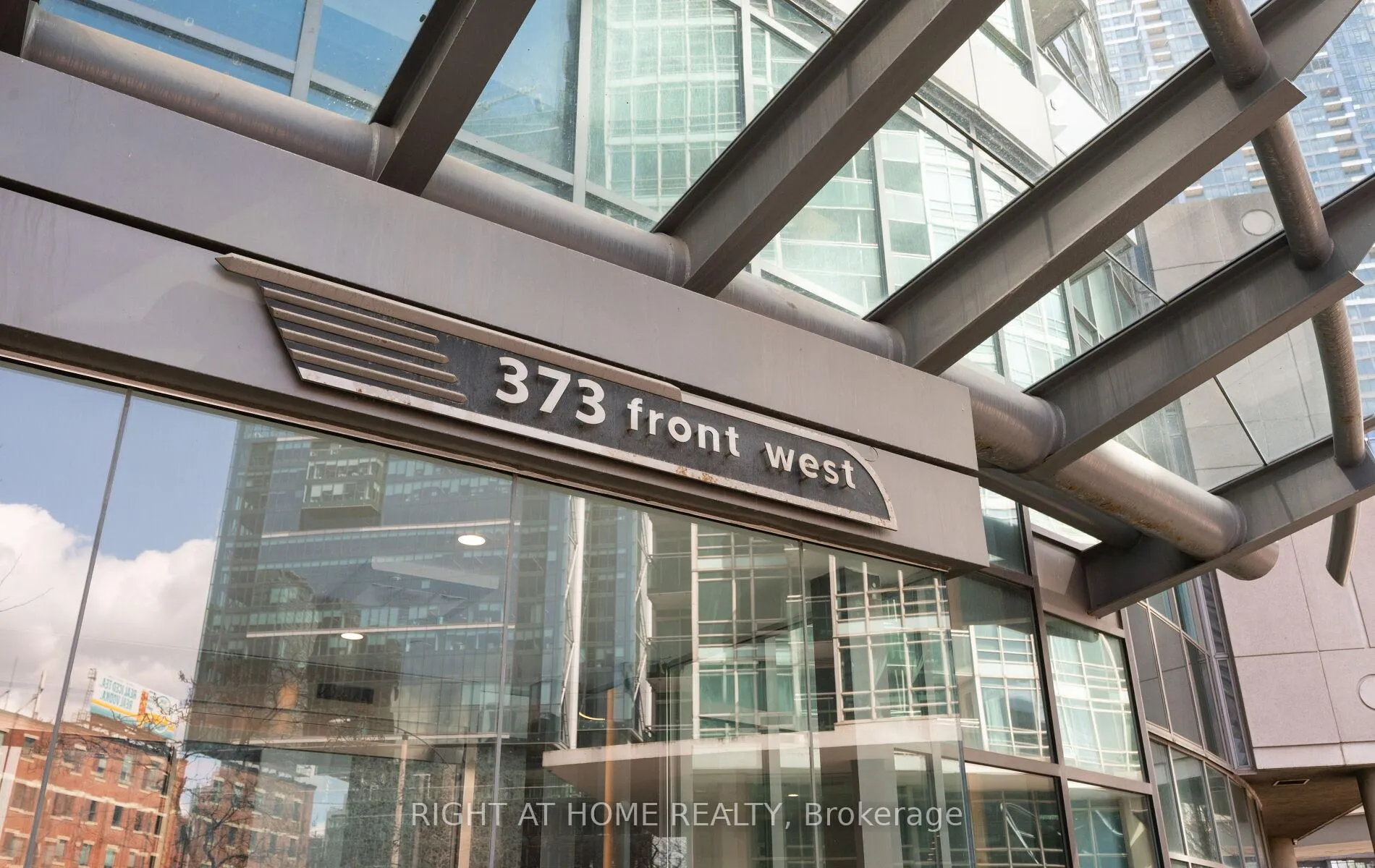 Photo 6 of Unit 803, 373 Front Street W, Toronto, Waterfront Communities — HOMEH