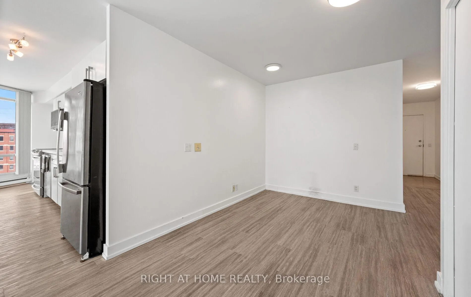 Photo 11 of Unit 803, 373 Front Street W, Toronto, Waterfront Communities — HOMEH
