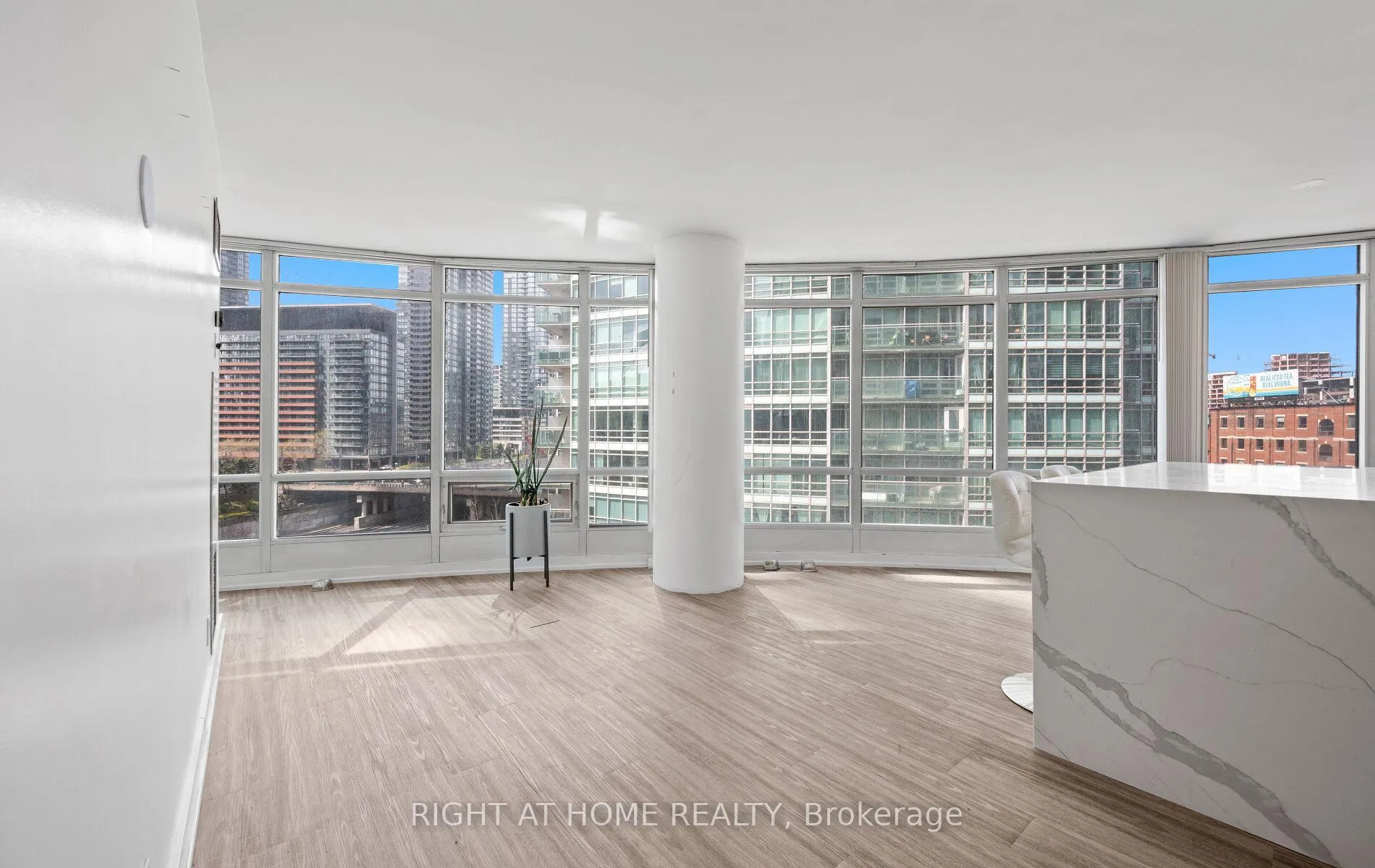 Photo 14 of Unit 803, 373 Front Street W, Toronto, Waterfront Communities — HOMEH