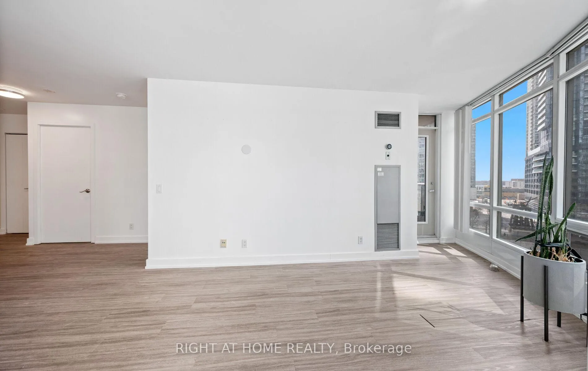 Photo 16 of Unit 803, 373 Front Street W, Toronto, Waterfront Communities — HOMEH