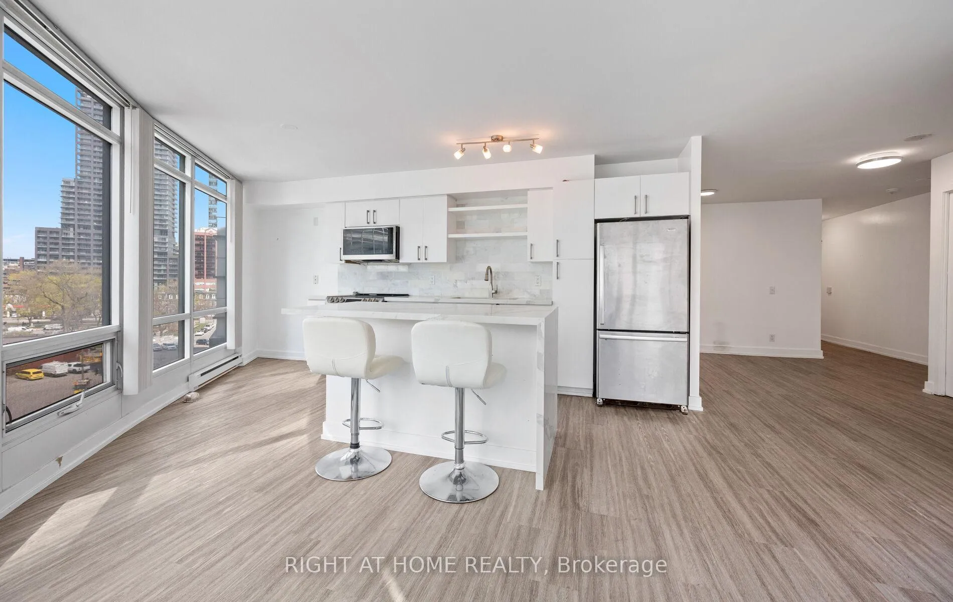 Photo 19 of Unit 803, 373 Front Street W, Toronto, Waterfront Communities — HOMEH
