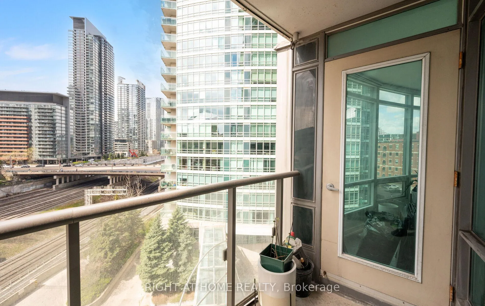 Photo 37 of Unit 803, 373 Front Street W, Toronto, Waterfront Communities — HOMEH