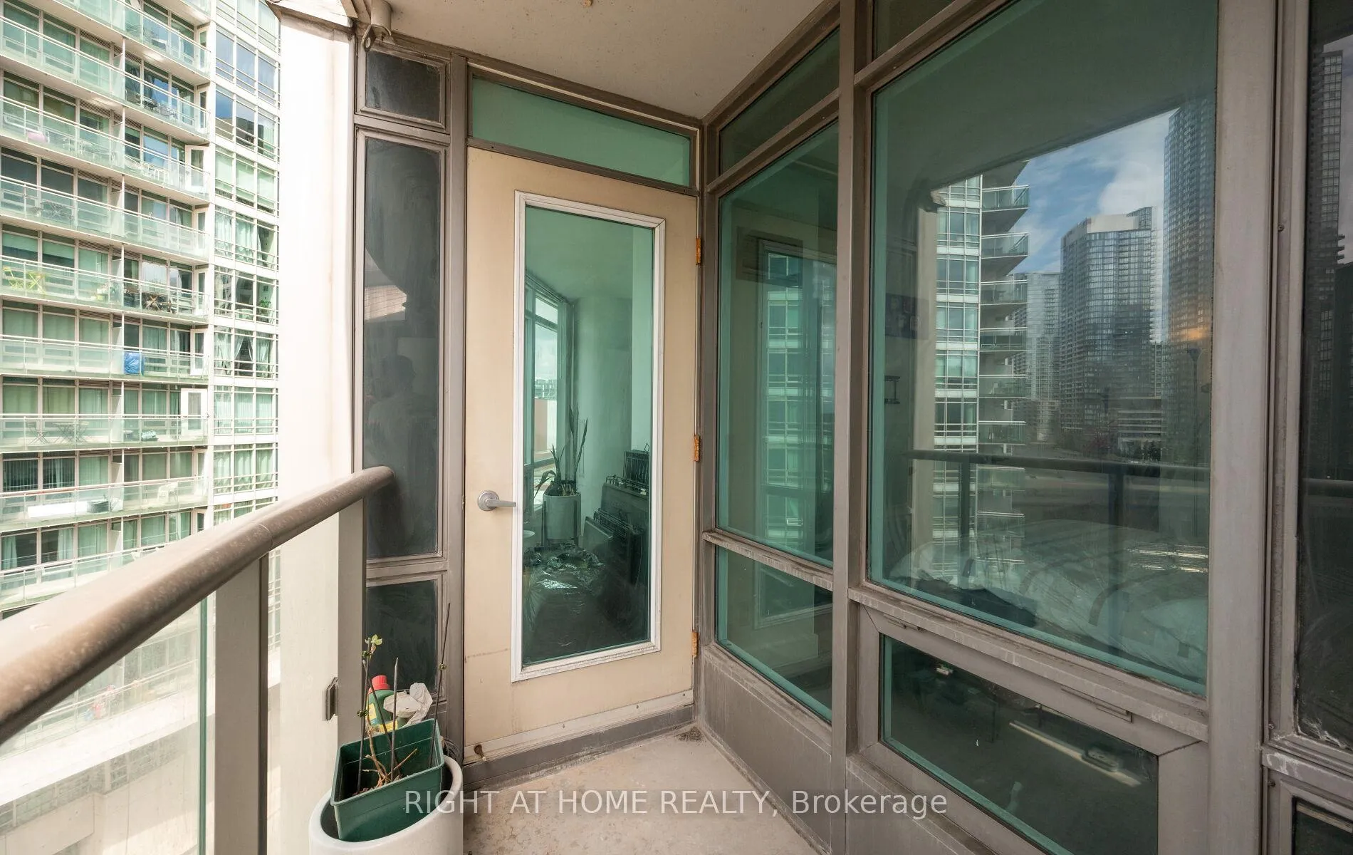 Photo 38 of Unit 803, 373 Front Street W, Toronto, Waterfront Communities — HOMEH