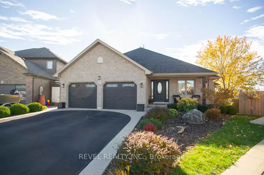 Photo 2 of 9 Davey Court, Haldimand — HOMEH