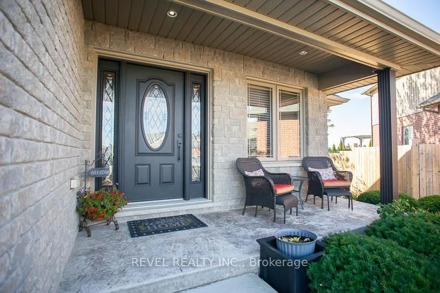 Photo 3 of 9 Davey Court, Haldimand — HOMEH