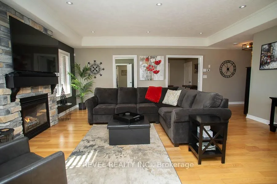Photo 10 of 9 Davey Court, Haldimand — HOMEH