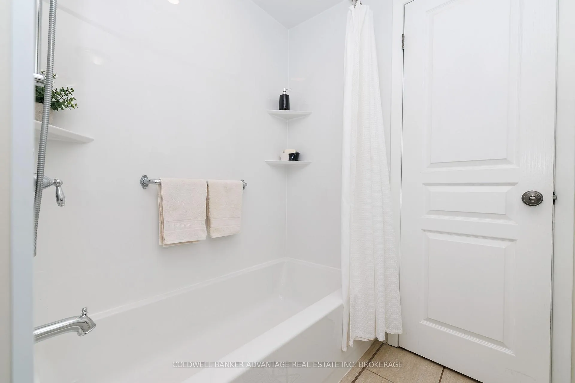 Photo 20 of 3 Northglen Avenue, St. Catharines, Port Weller — HOMEH