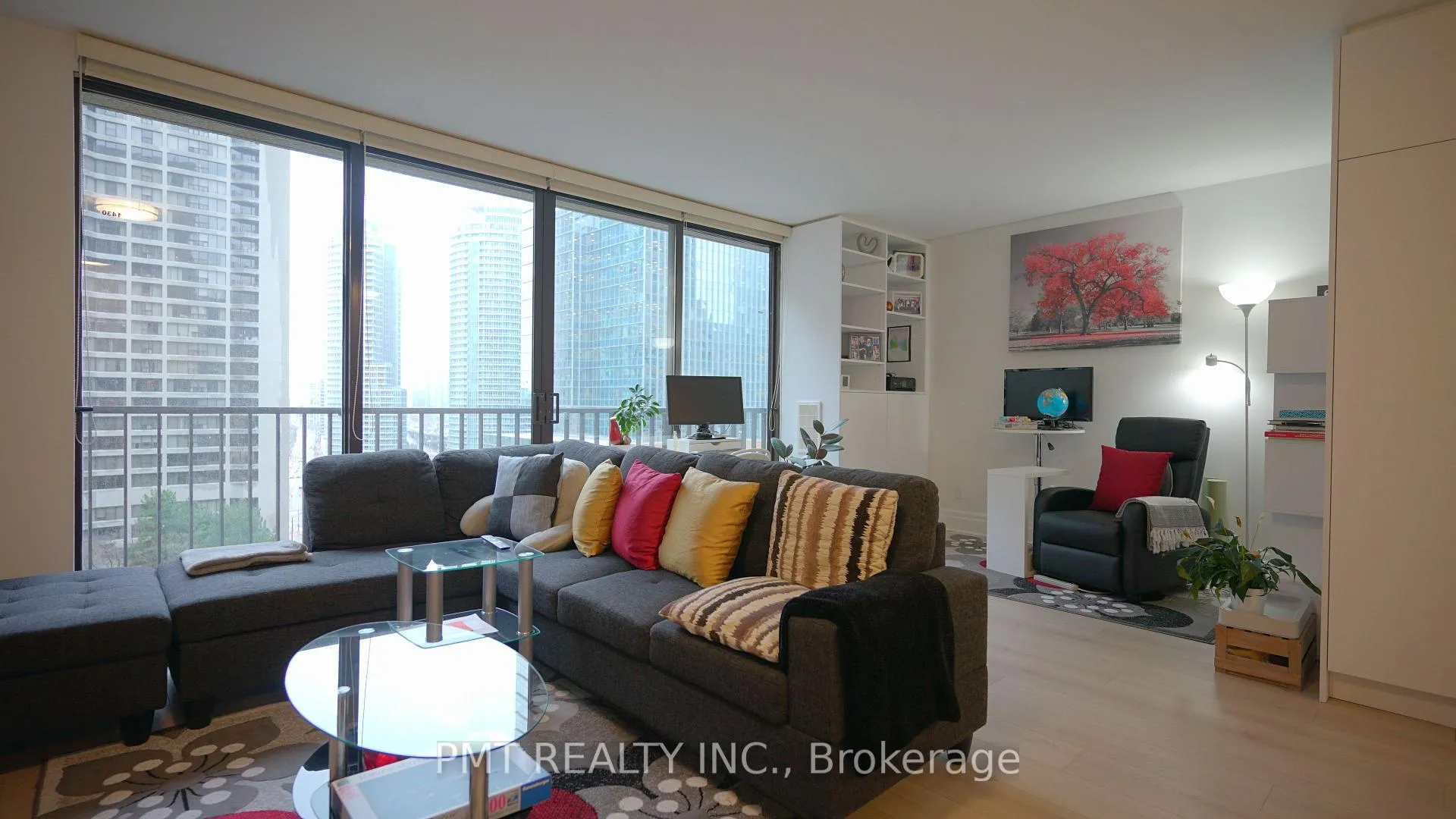 Photo 3 of Unit 1430, 33 Harbour Square, Toronto, Waterfront Communities — HOMEH