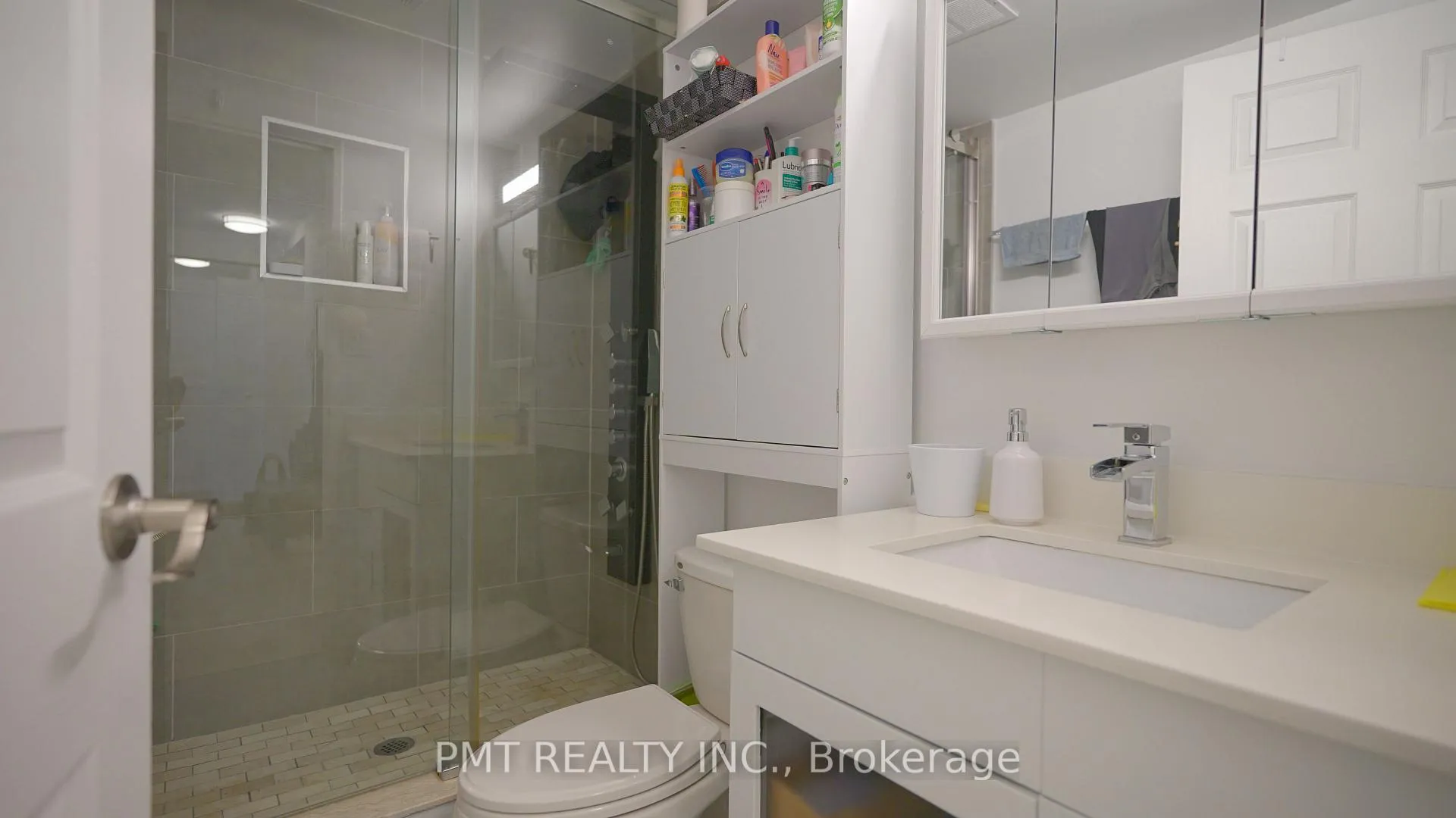 Photo 16 of Unit 1430, 33 Harbour Square, Toronto, Waterfront Communities — HOMEH
