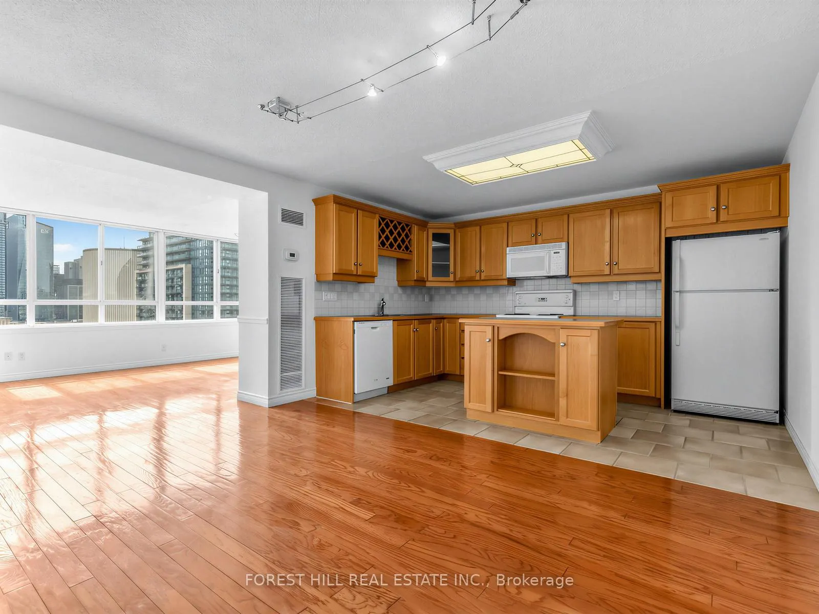 Photo 4 of Unit 2313, 633 Bay Street, Toronto, Bay Street Corridor — HOMEH