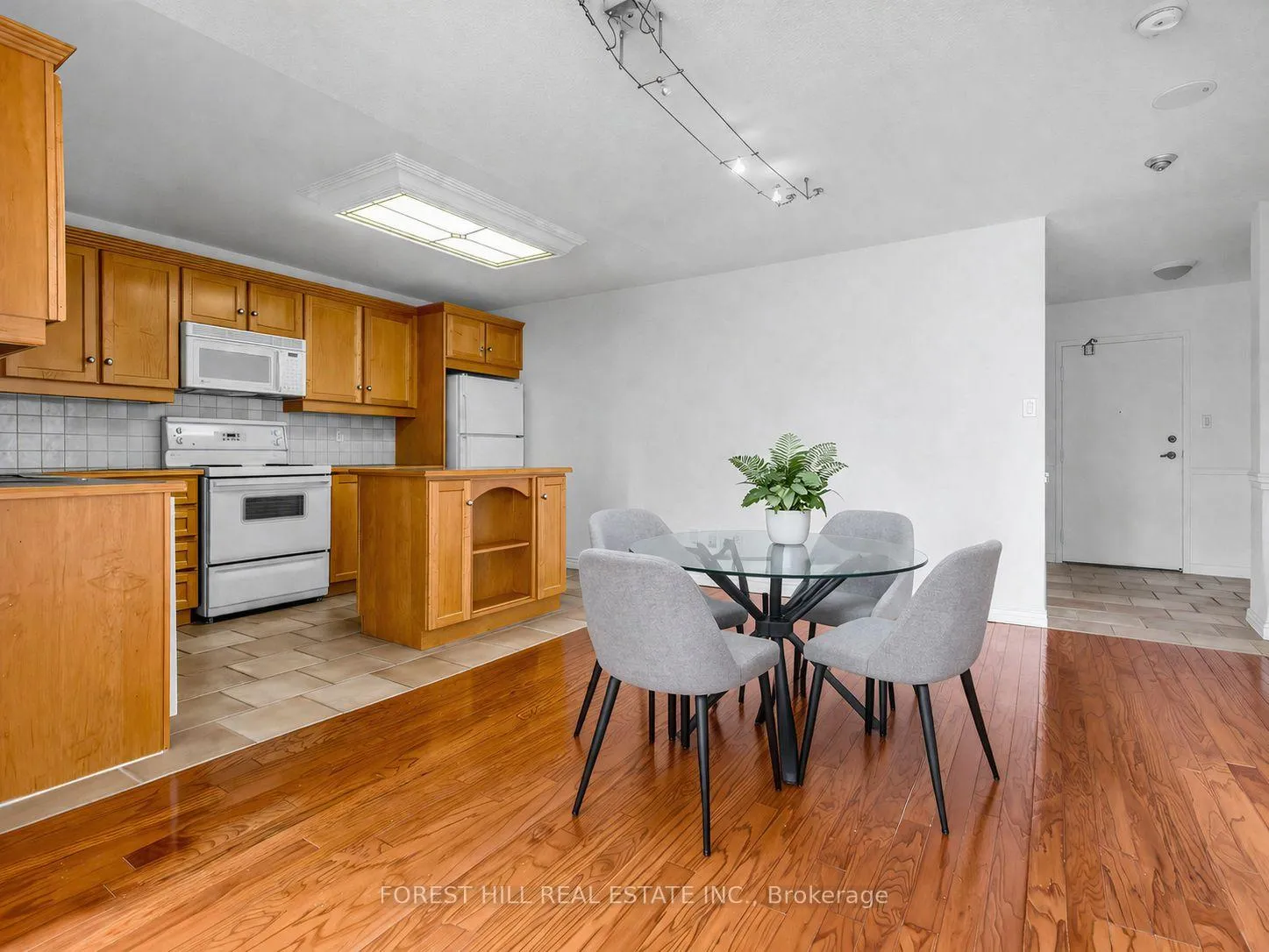 Photo 5 of Unit 2313, 633 Bay Street, Toronto, Bay Street Corridor — HOMEH
