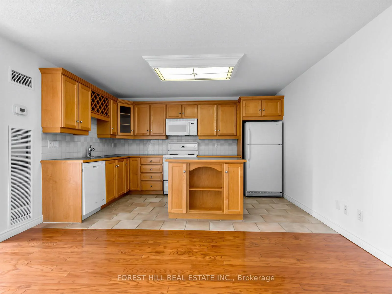 Photo 8 of Unit 2313, 633 Bay Street, Toronto, Bay Street Corridor — HOMEH